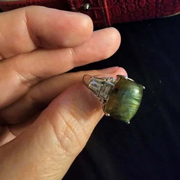 Ring - Picture 3 of 4